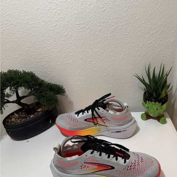 Brooks White and Red Gradient Running Shoes - Picture 3 of 5